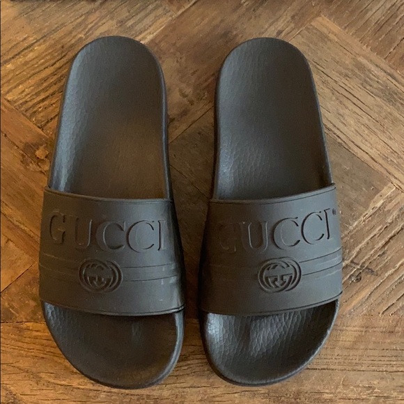 black gucci pool slides